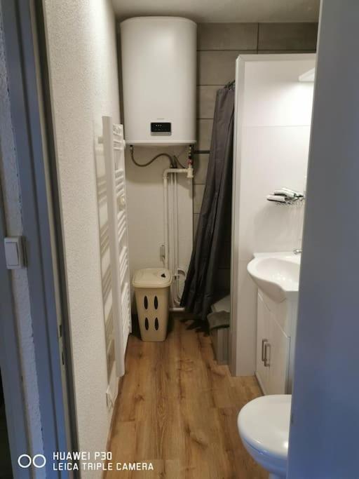 Joyeuse, Superbe Appartement D'Environs 30M2. Zewnętrze zdjęcie